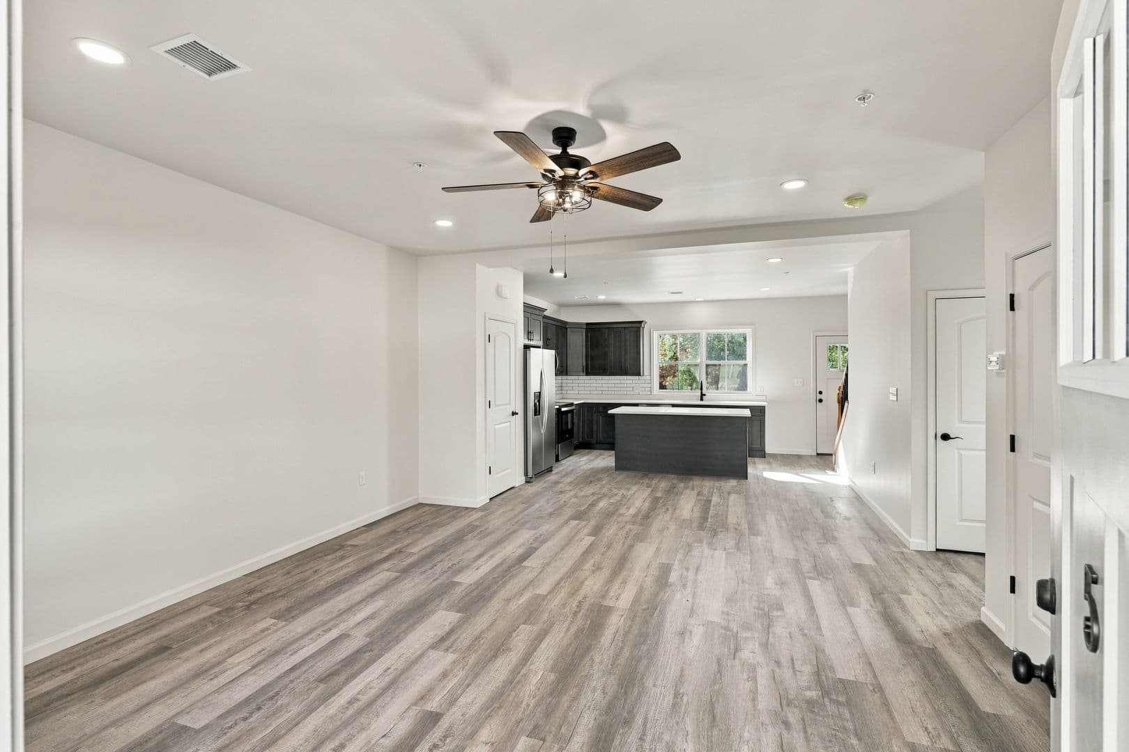 Columbia Apartment: 750 S 9th St
