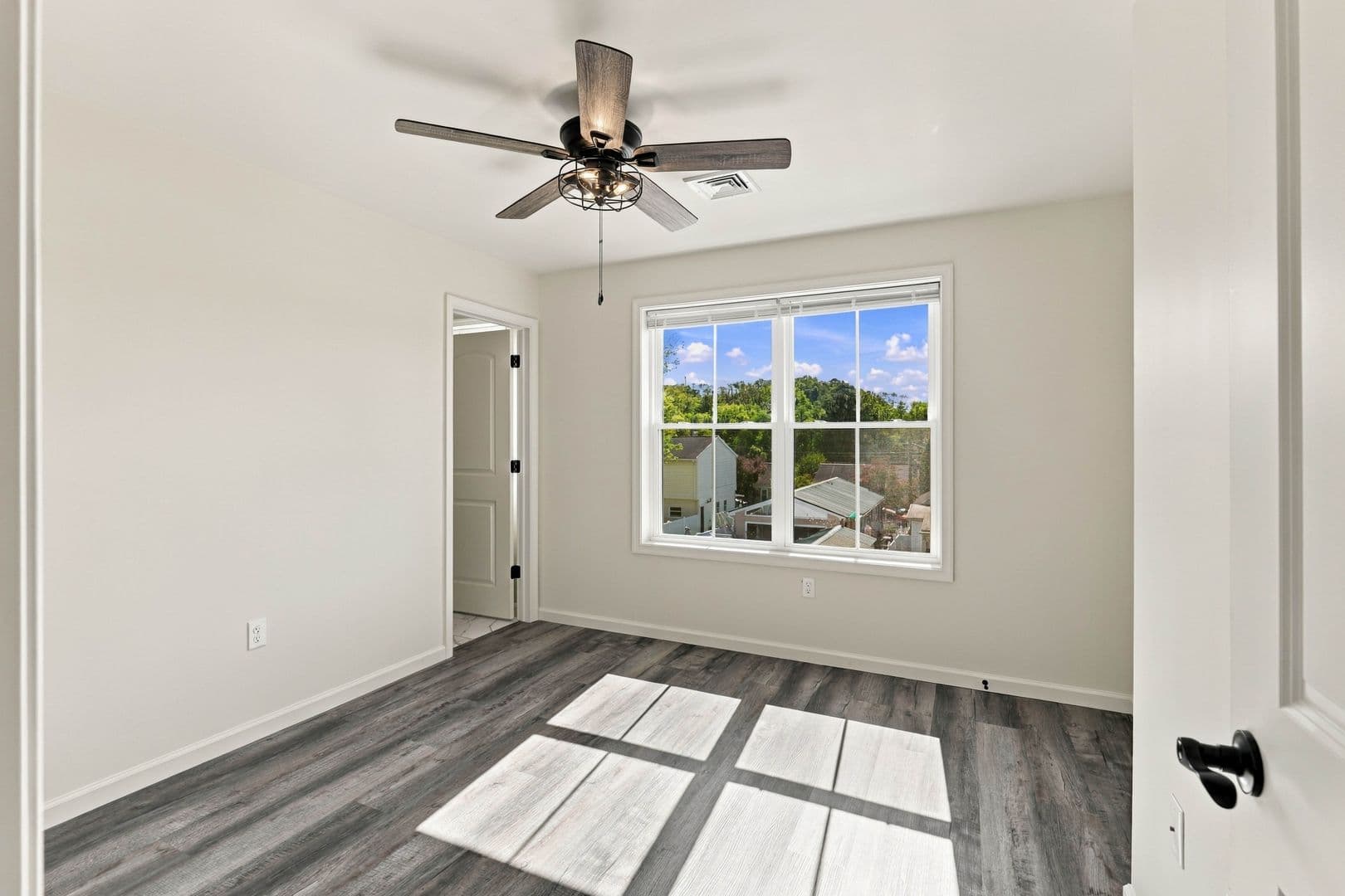 Columbia Apartment: 750 S 9th St