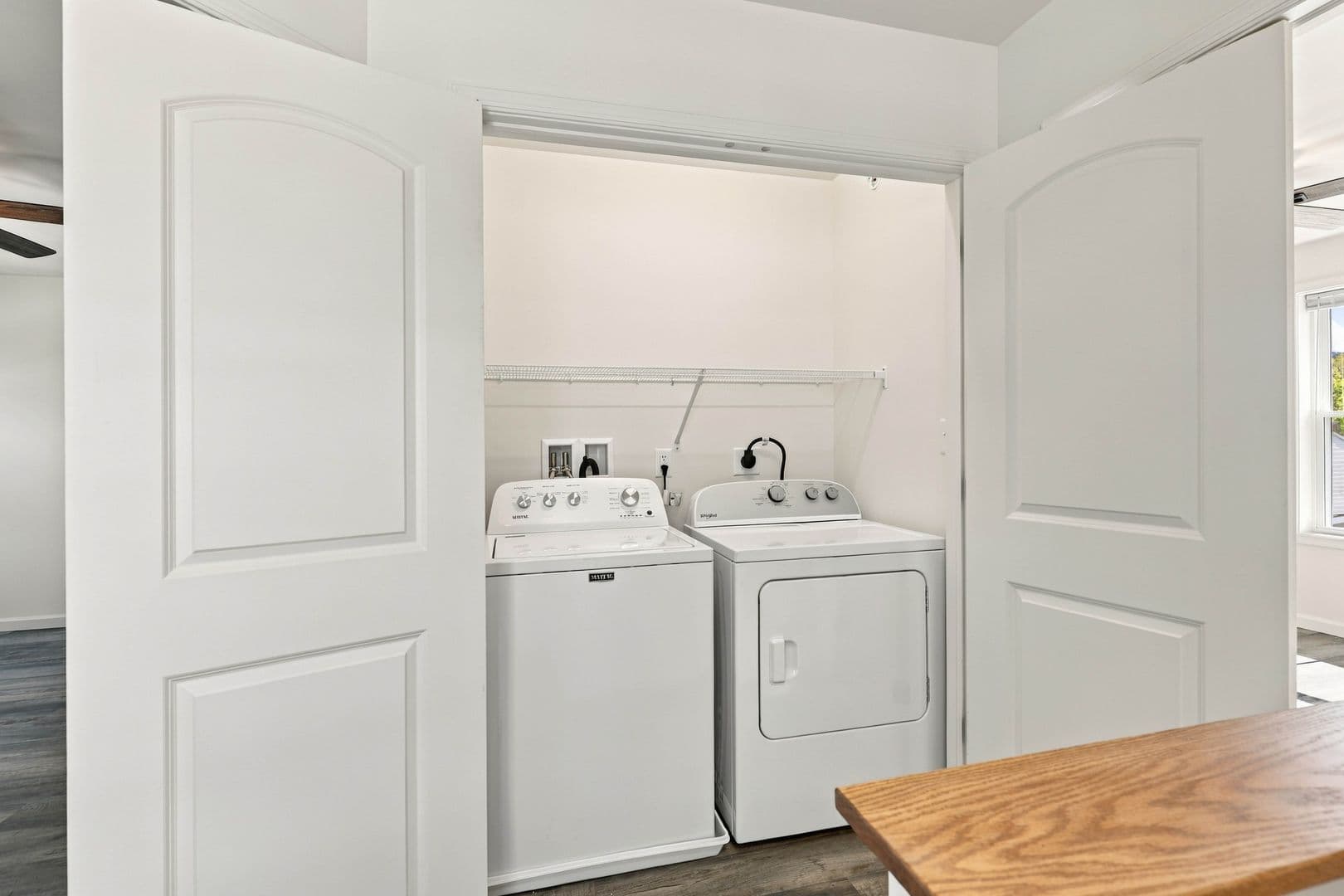 Columbia Apartment: 750 S 9th St