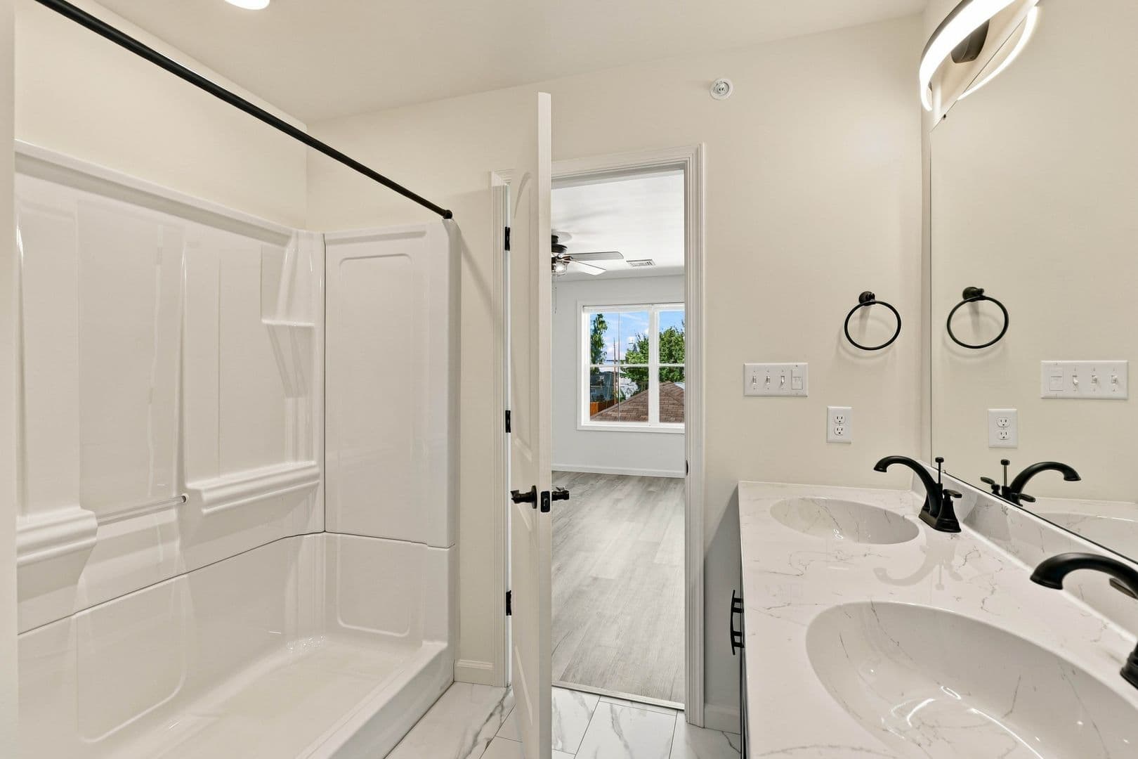 Columbia Apartment: 750 S 9th St
