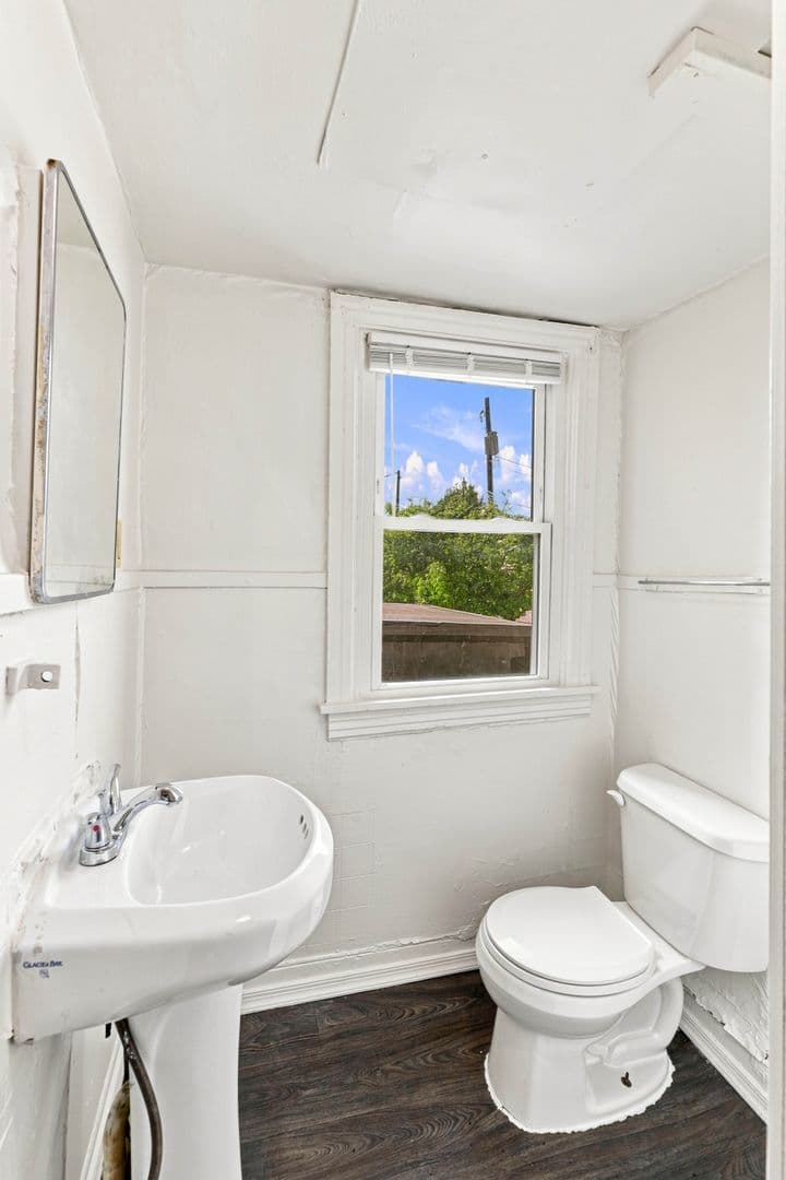 Columbia Apartment: 410 Locust St