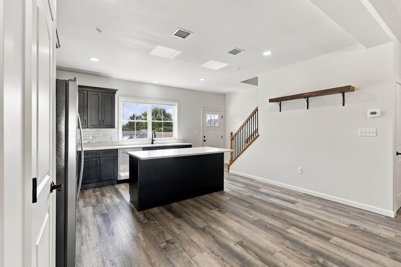 Columbia Apartment: 750 S 9th St