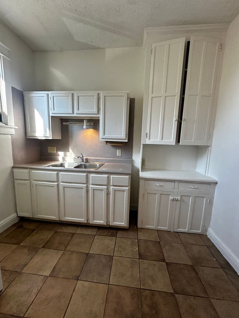 Lancaster Apartment: 356 N. Queen St