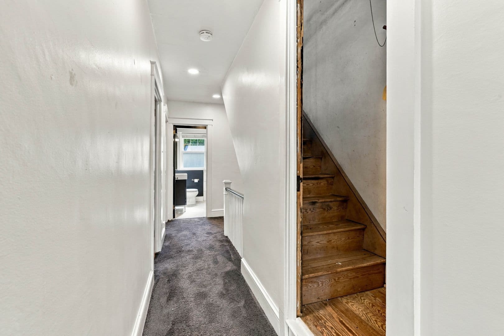 Lancaster House: 846 Pleasure Rd