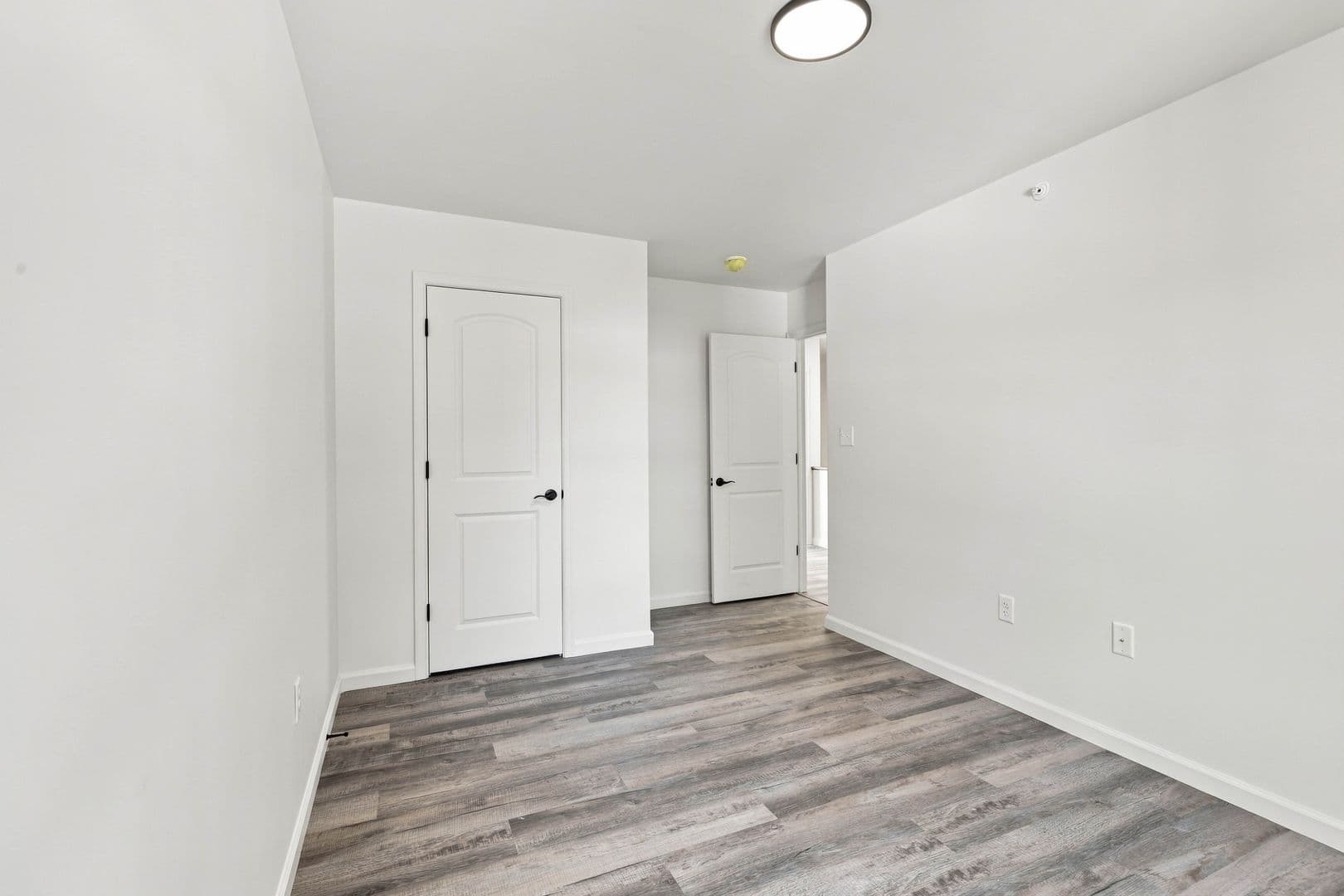 Columbia Apartment: 750 S 9th St