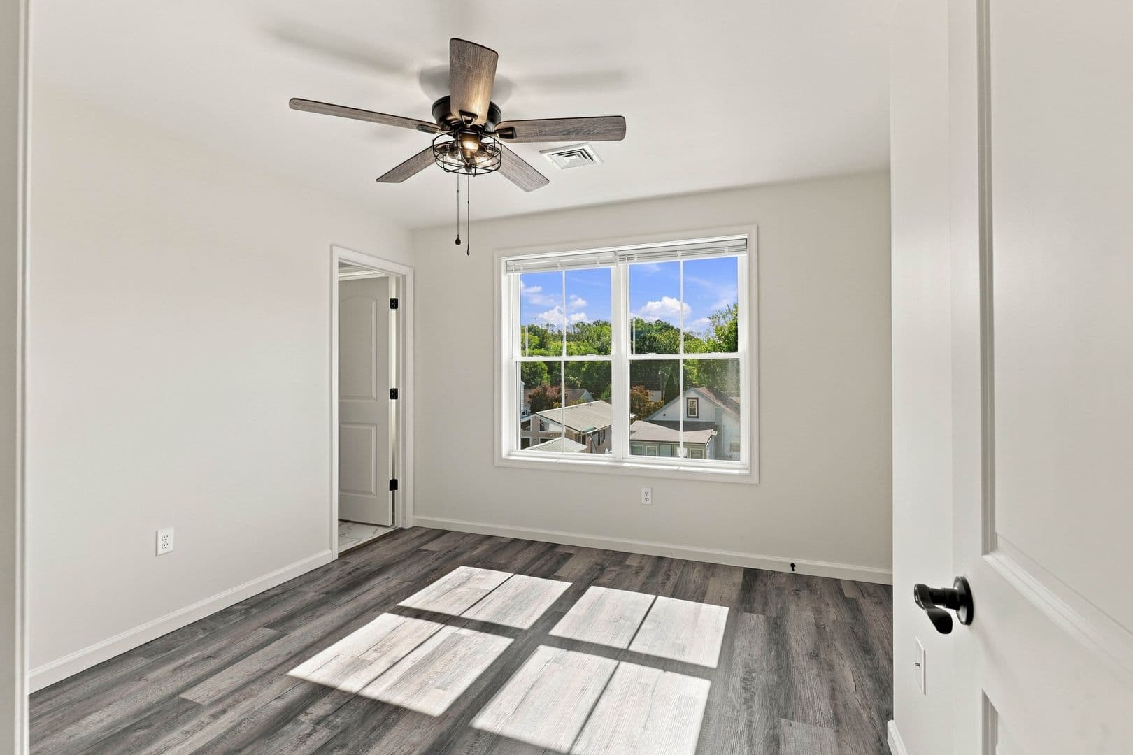 Columbia Apartment: 750 S 9th St