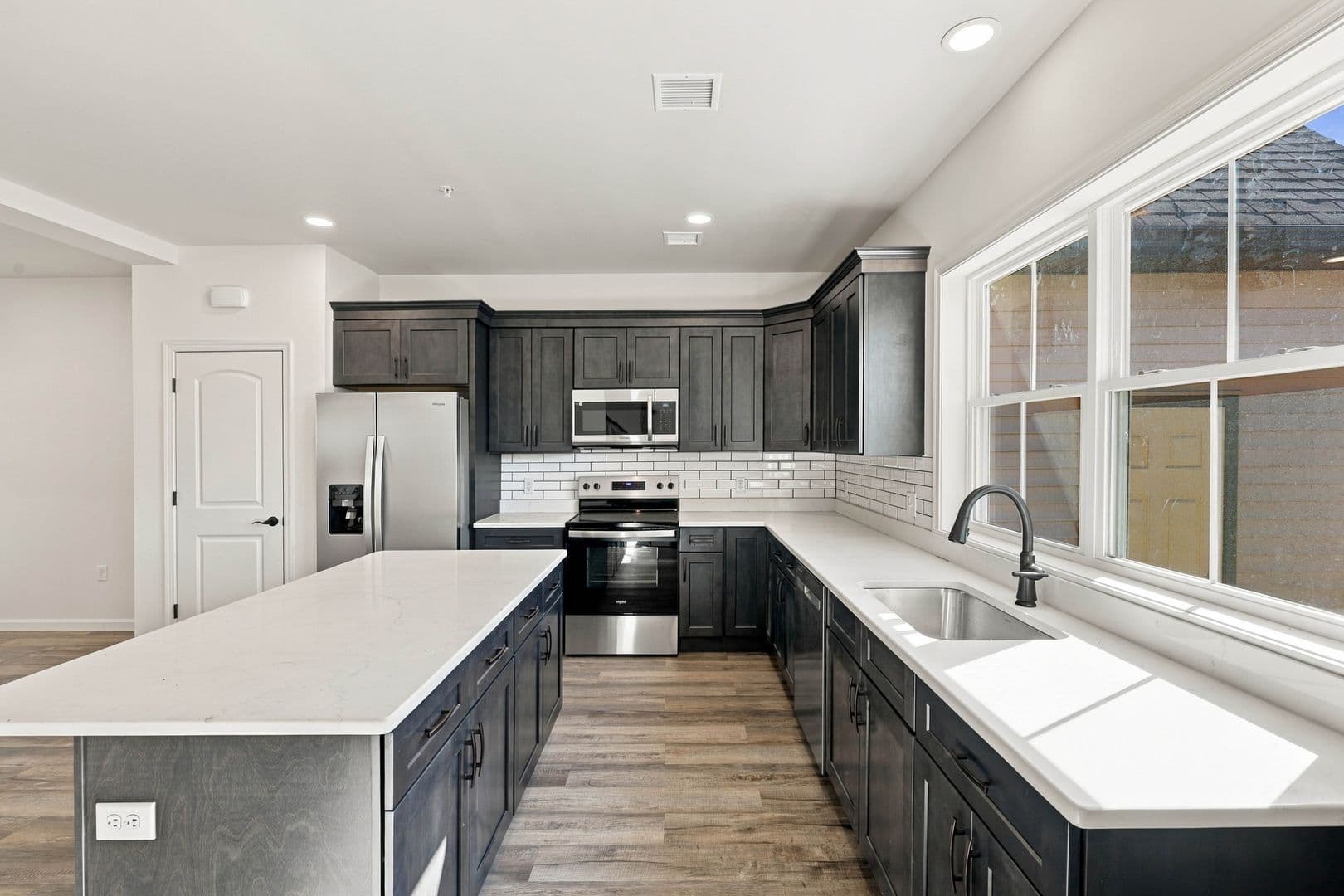 Columbia Apartment: 750 S 9th St