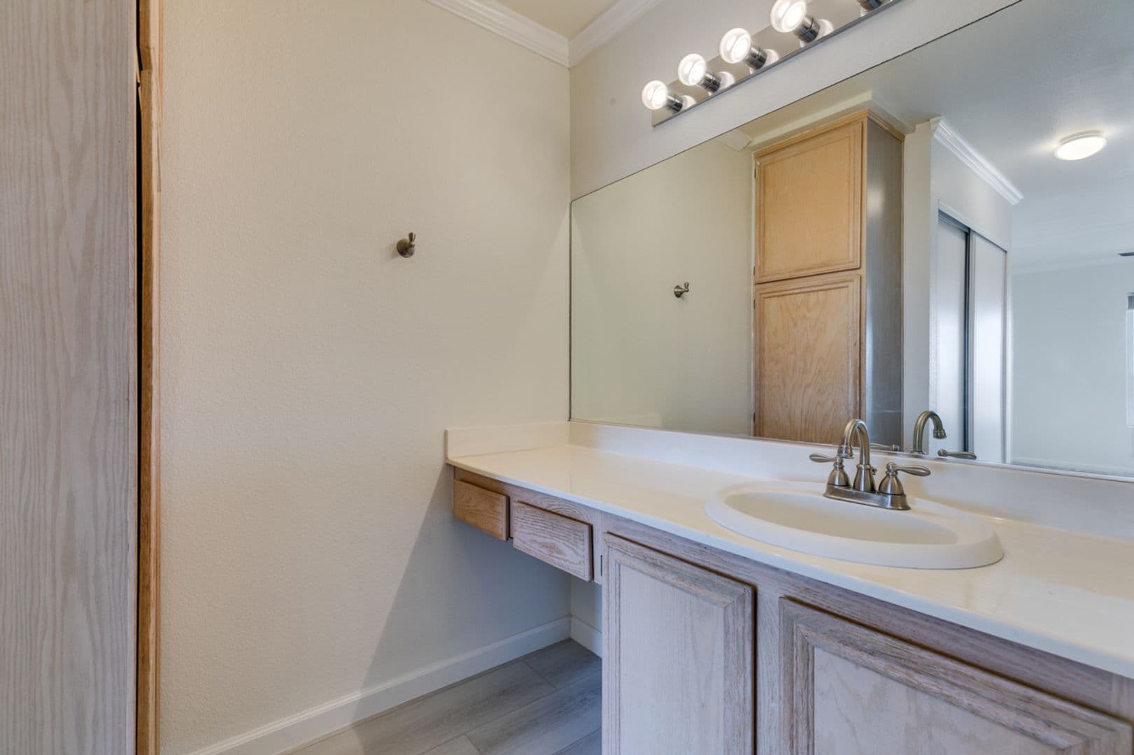Las Vegas Condo: 8070 W. Russell Rd Unit 2026 BLDG 6