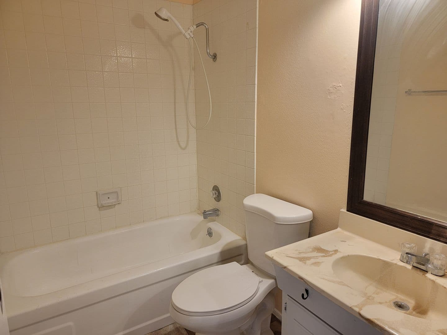 LAS VEGAS Apartment: 1773 E. Harmon Ave
