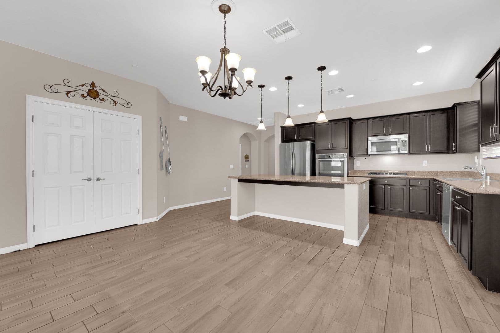 Henderson House: 279 Via San Gabriella