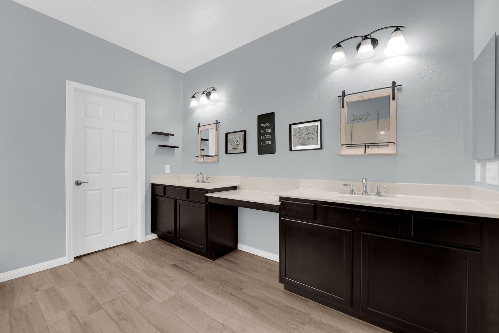 Henderson House: 279 Via San Gabriella