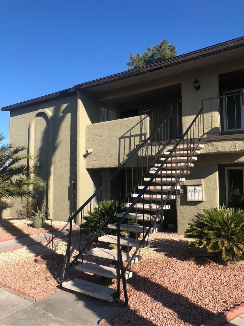 LAS VEGAS Apartment: 1773 E. Harmon Ave