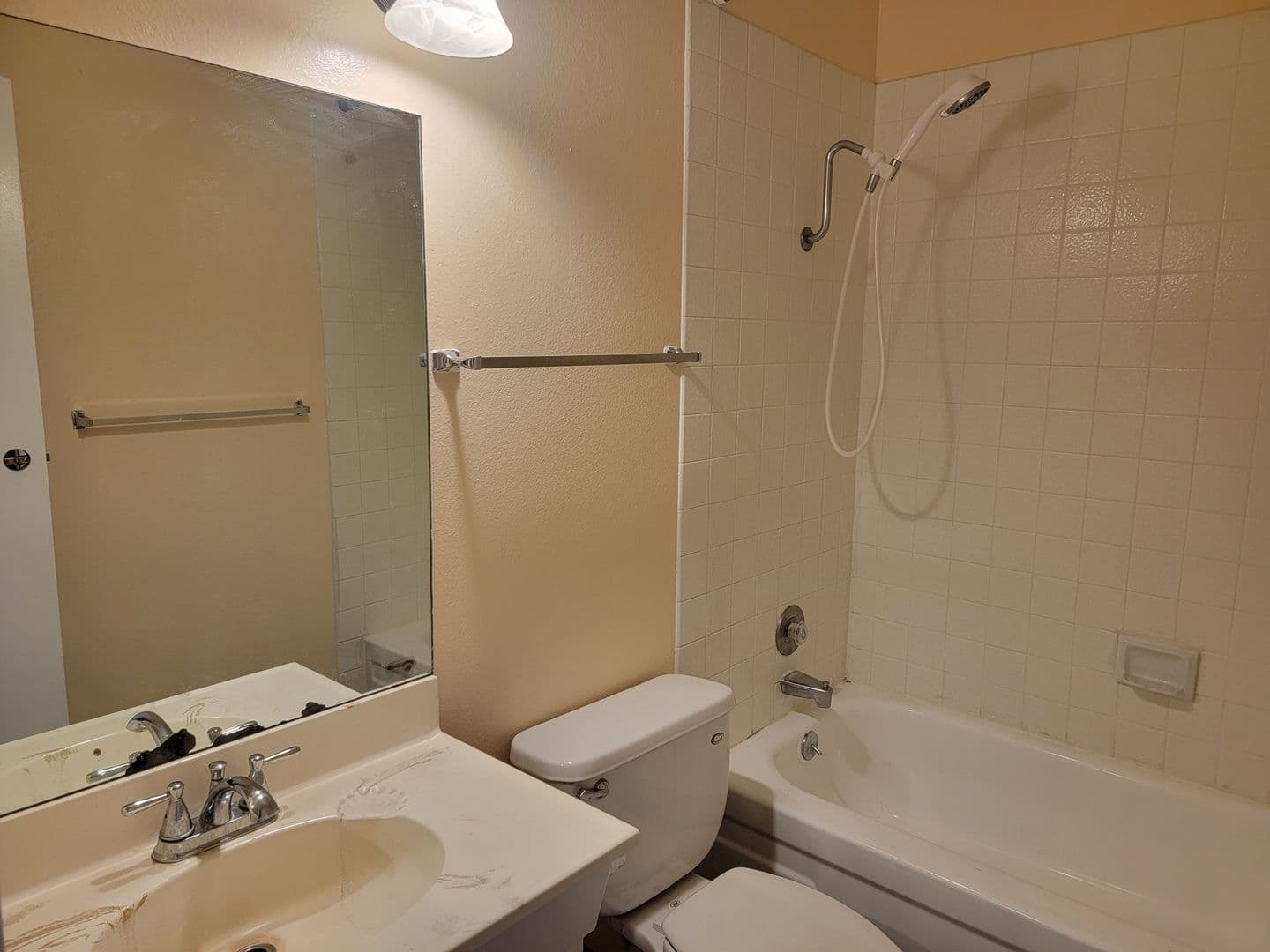 LAS VEGAS Apartment: 1773 E. Harmon Ave