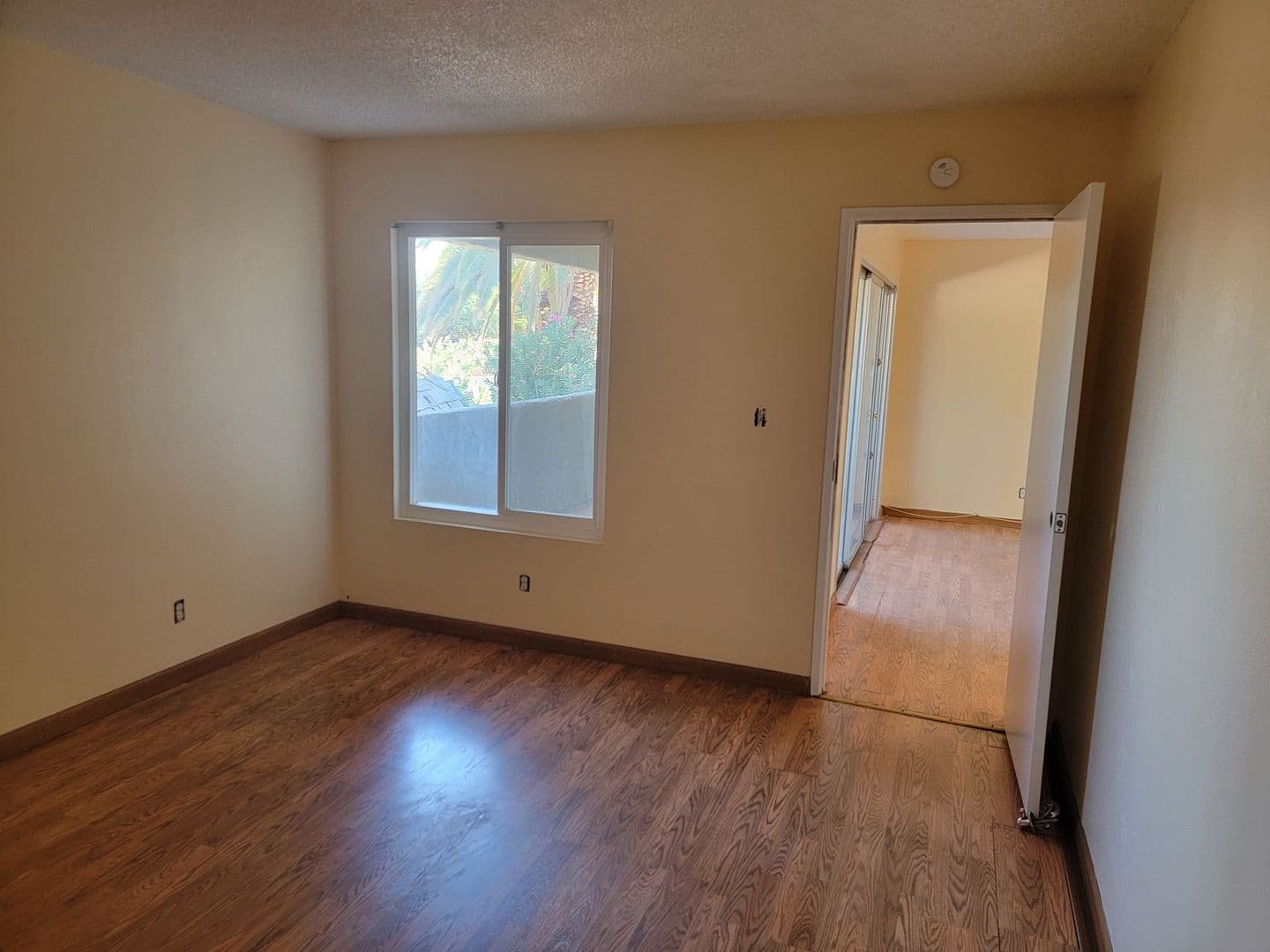 LAS VEGAS Apartment: 1773 E. Harmon Ave