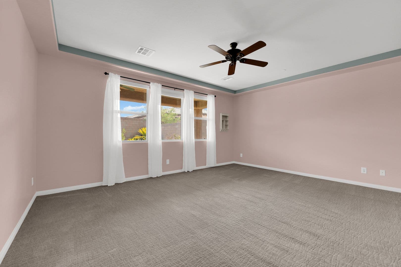 Henderson House: 279 Via San Gabriella