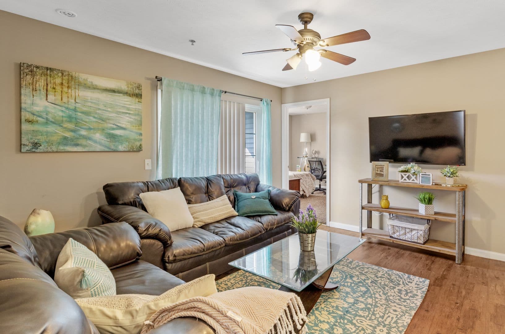 Urbana Apartment: 1601 E Florida Ave