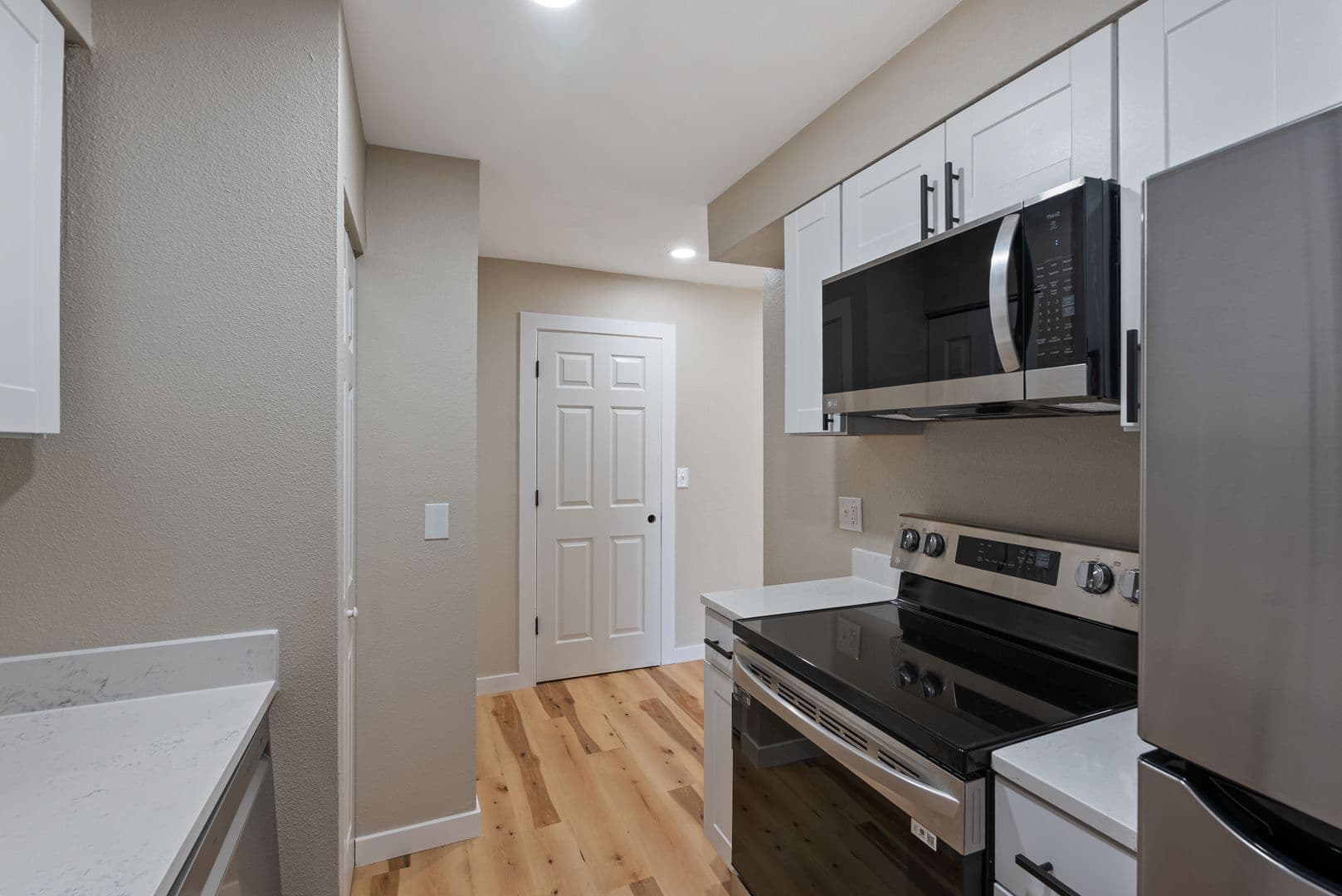 Portland Apartment: 12800 NE Sandy Blvd