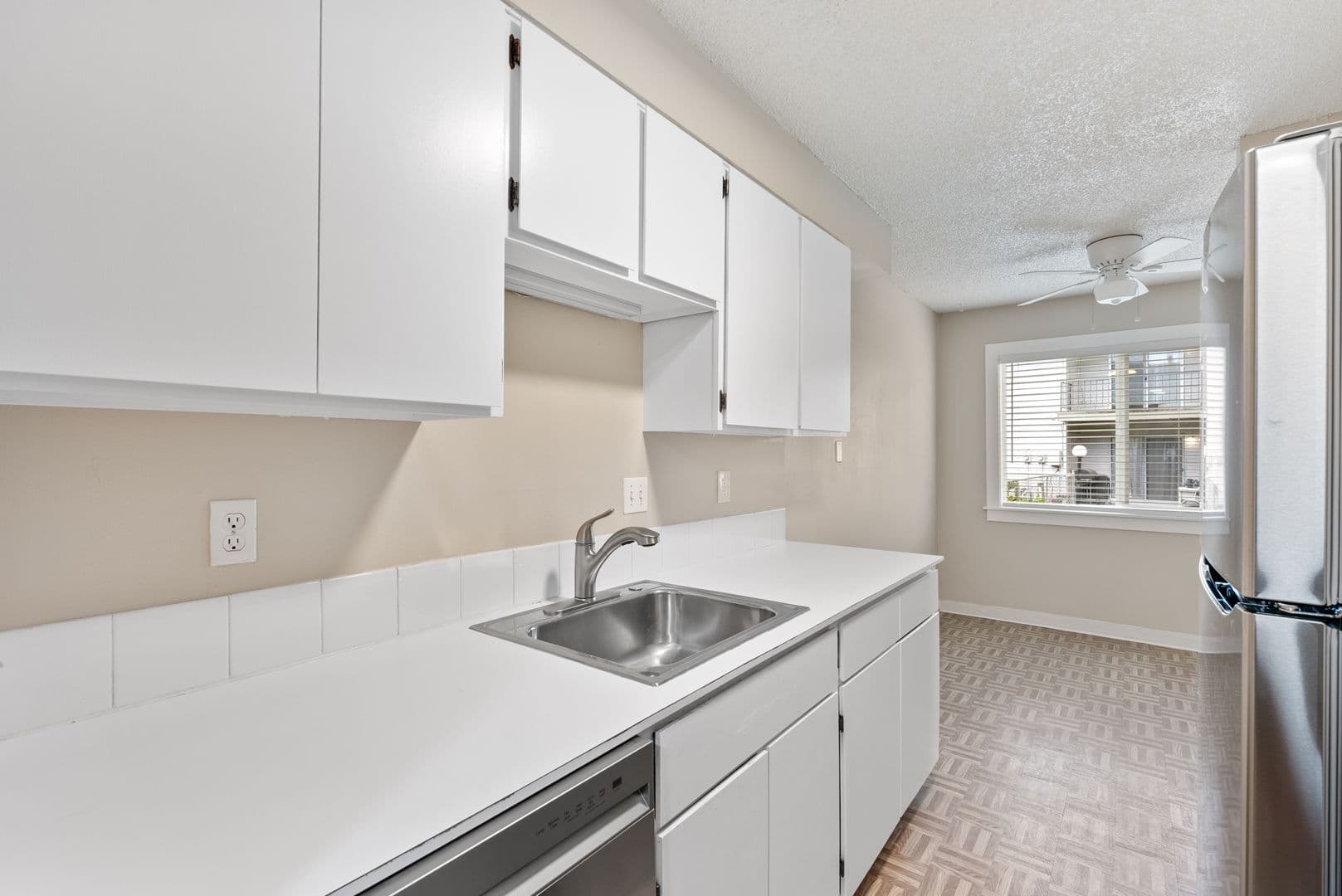 Portland Apartment: 12800 NE Sandy Blvd