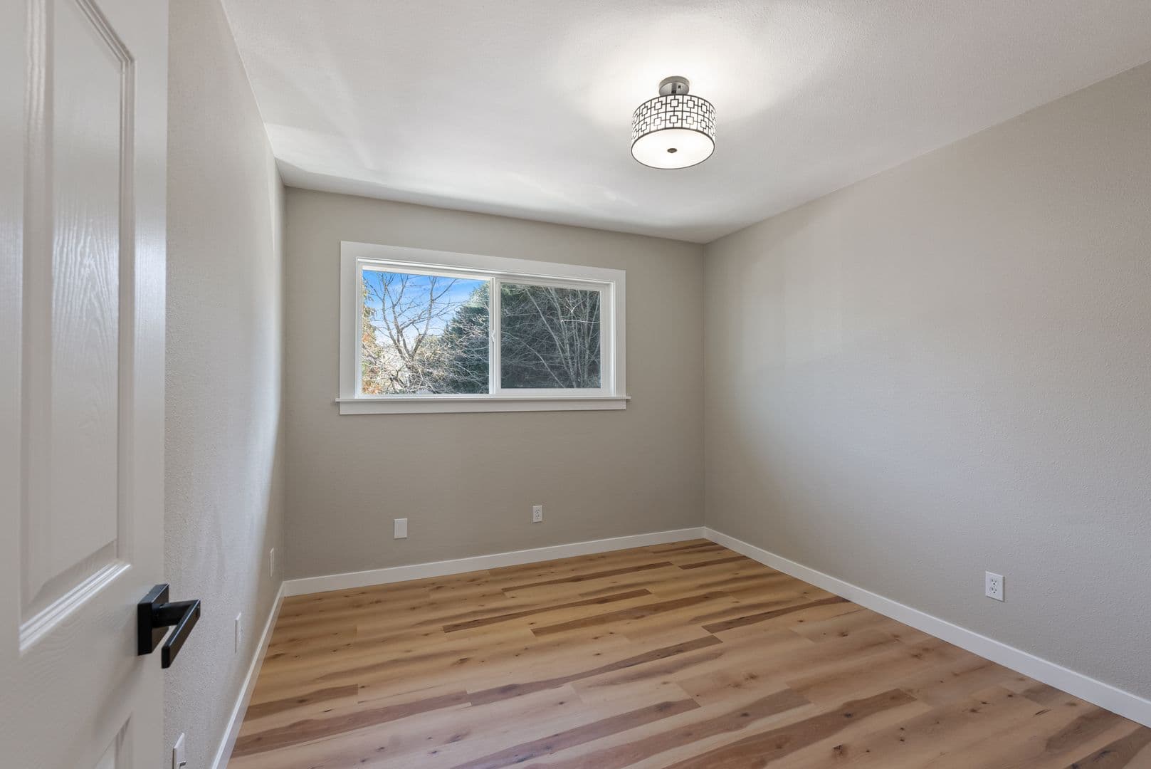 Portland Apartment: 12800 NE Sandy Blvd