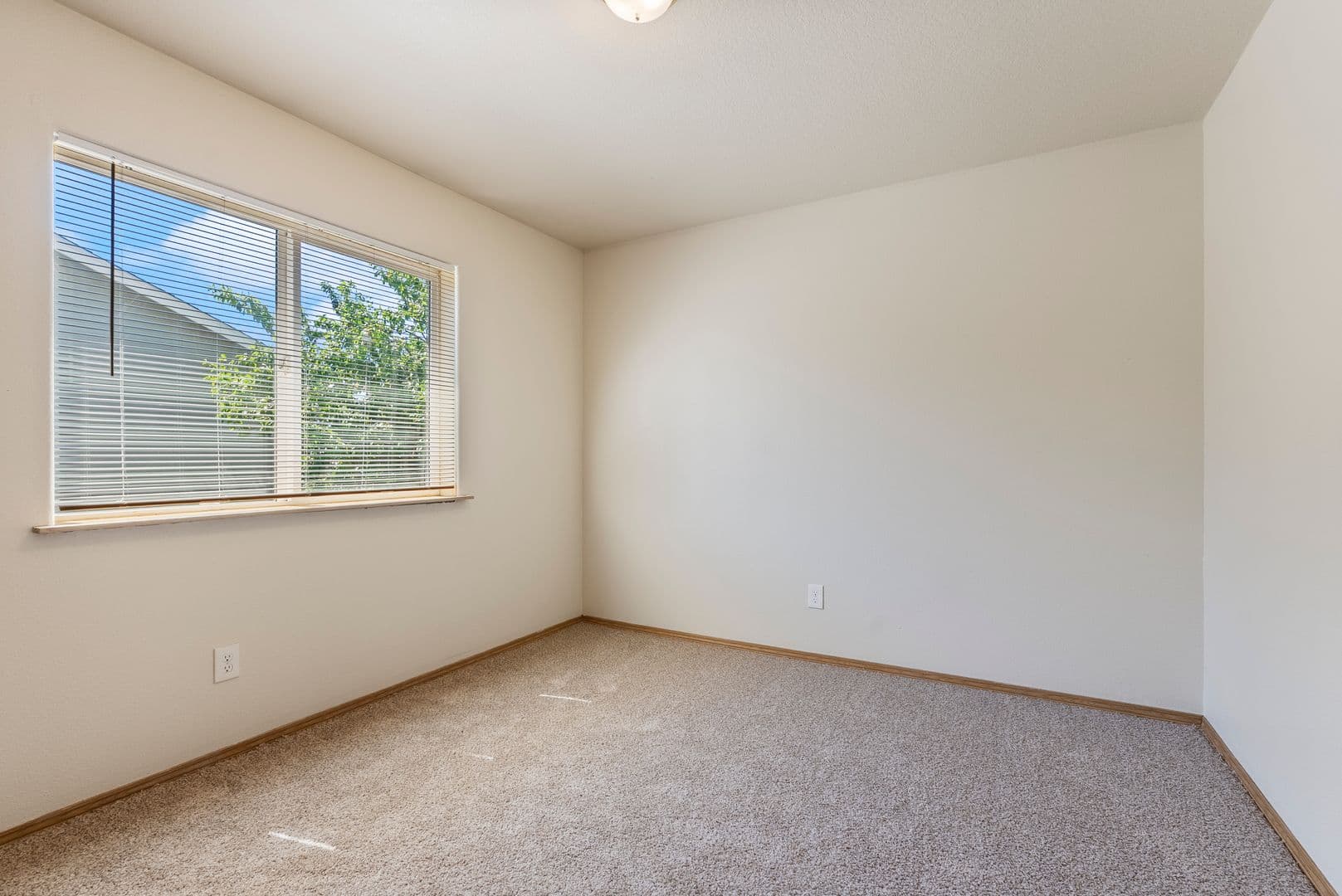 Portland Townhome: 2338 SE 89th Ave