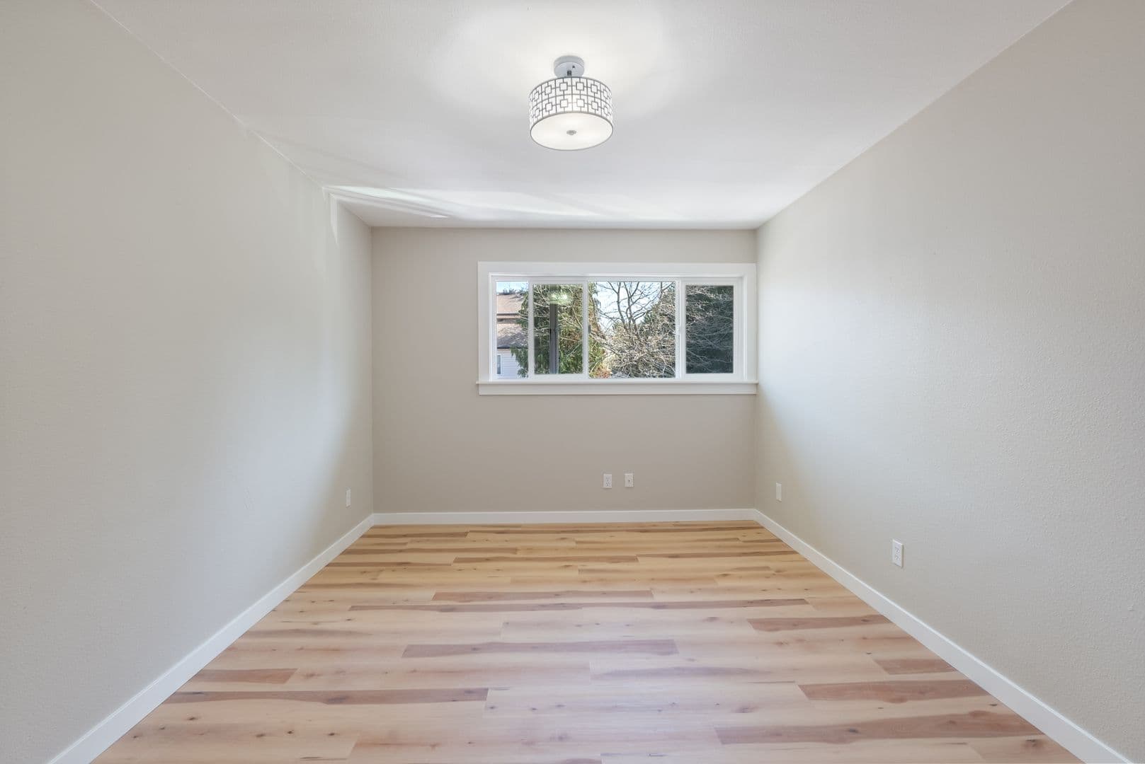 Portland Apartment: 12800 NE Sandy Blvd