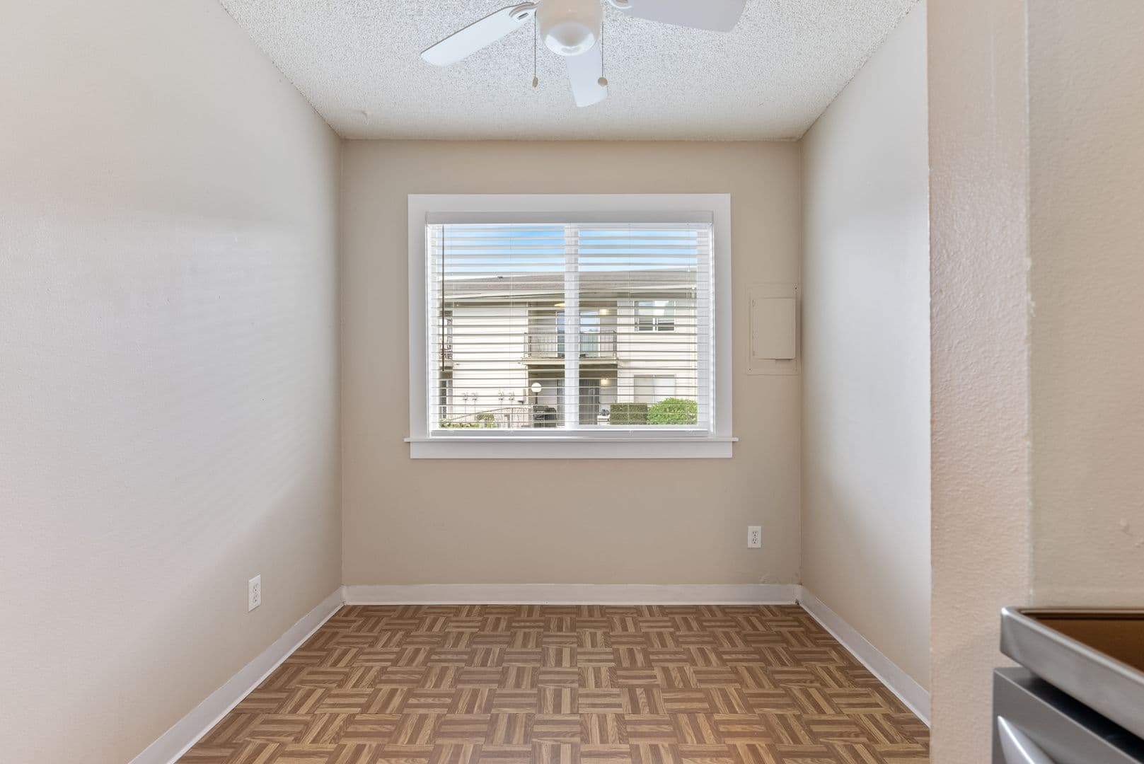 Portland Apartment: 12800 NE Sandy Blvd