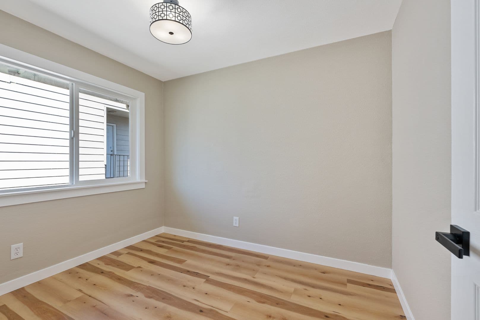 Portland Apartment: 12800 NE Sandy Blvd