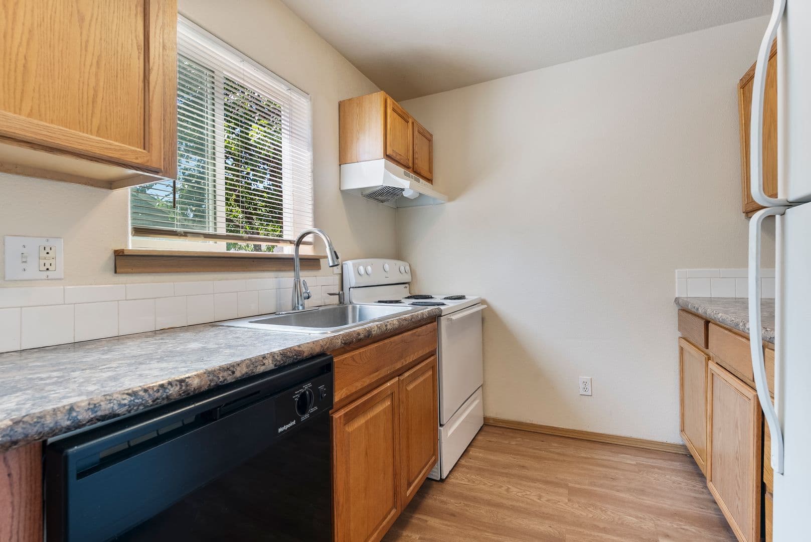 Portland Townhome: 2338 SE 89th Ave