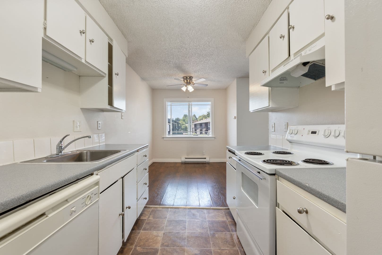 Portland Apartment: 12800 NE Sandy Blvd