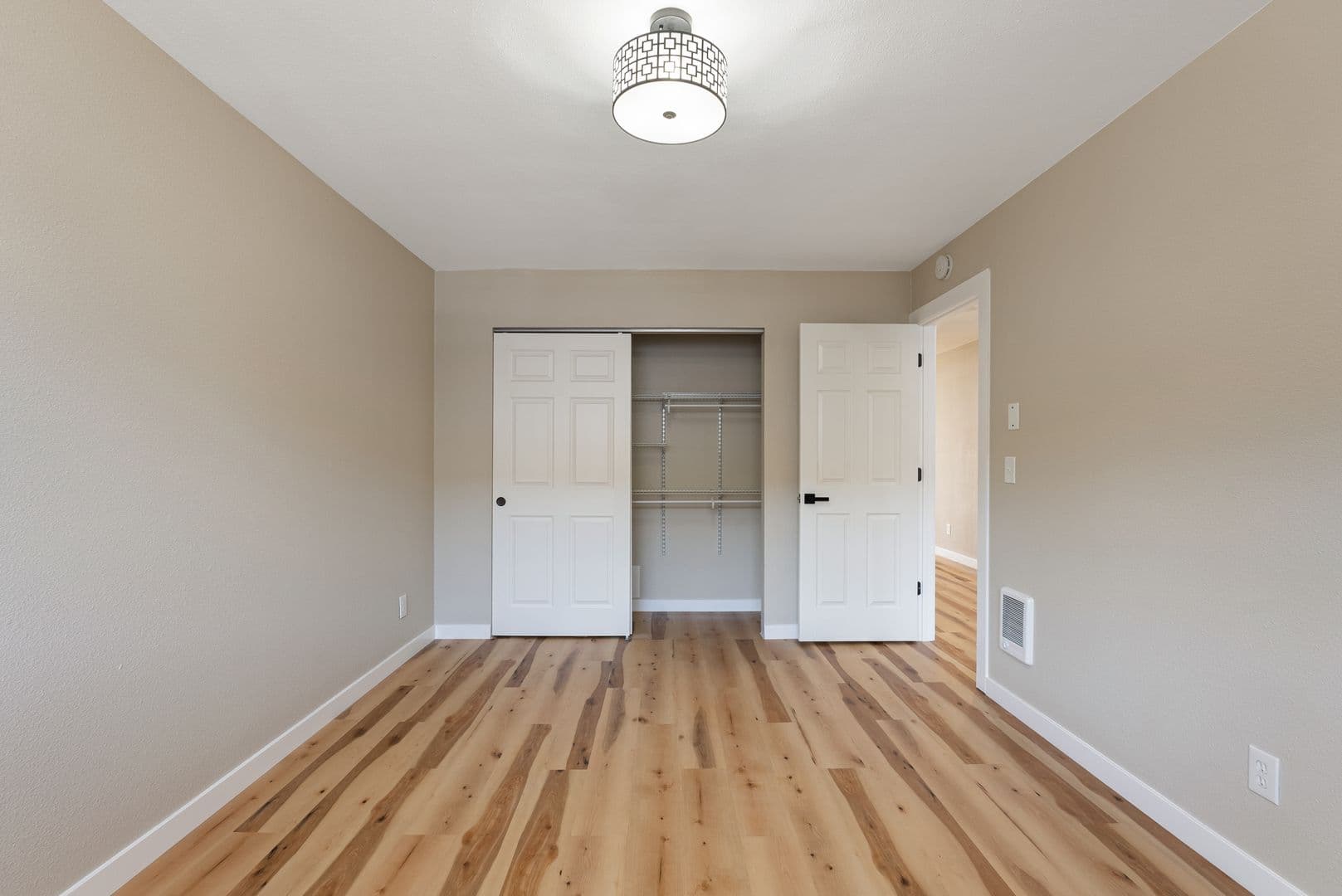 Portland Apartment: 12800 NE Sandy Blvd