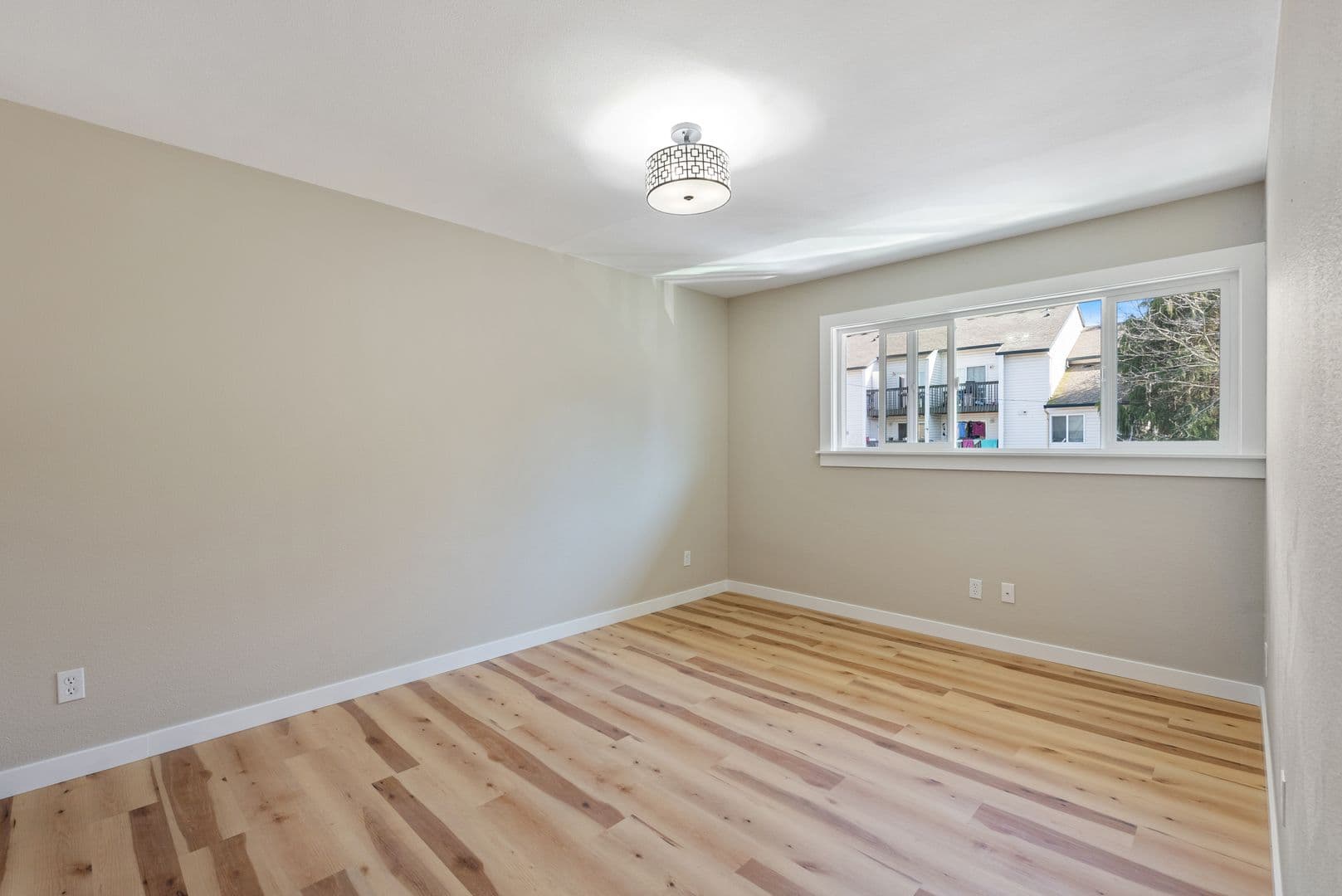 Portland Apartment: 12800 NE Sandy Blvd