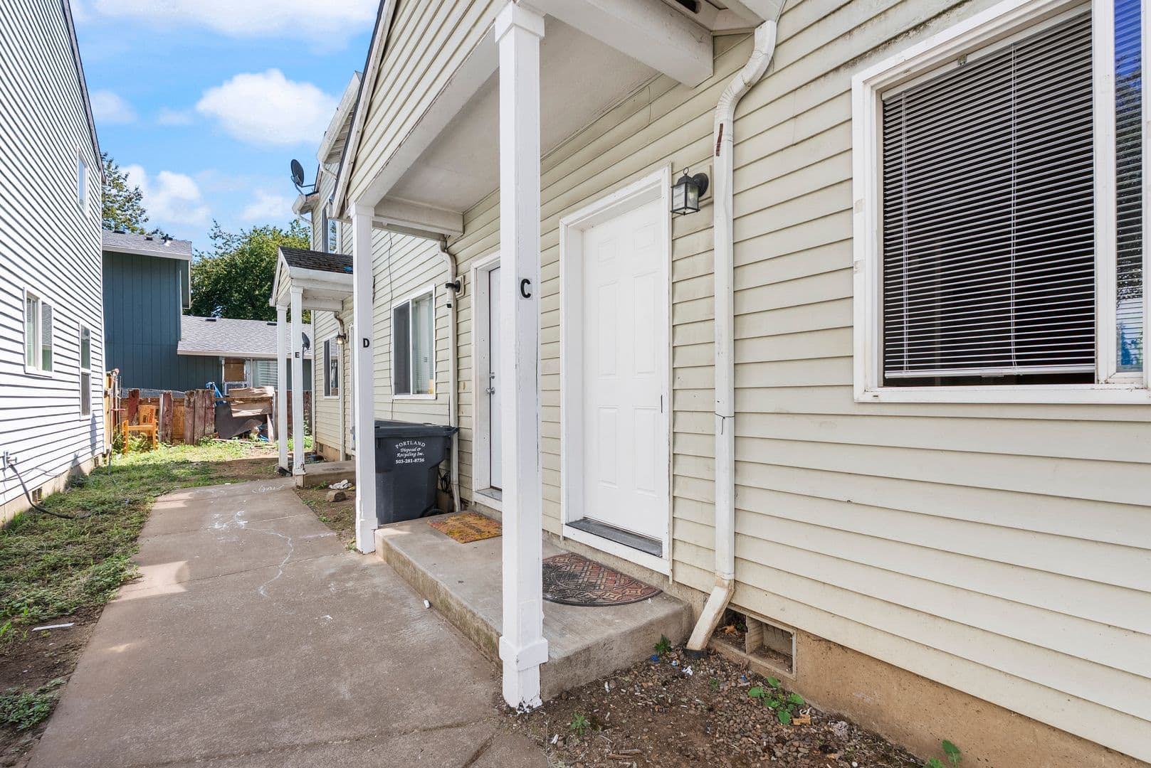 Portland Townhome: 2338 SE 89th Ave