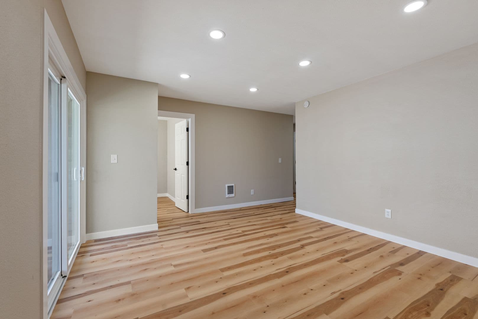 Portland Apartment: 12800 NE Sandy Blvd