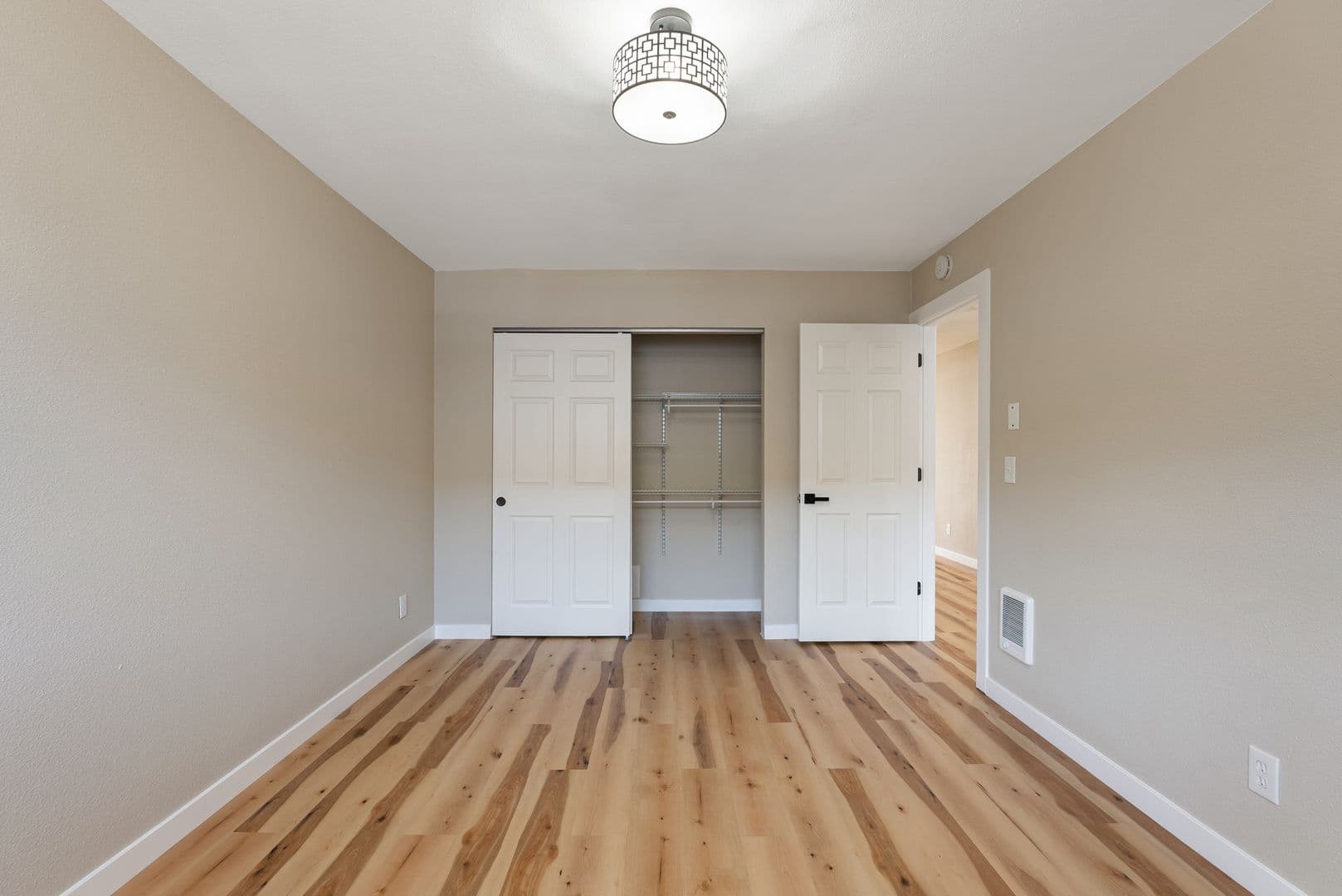 Portland Apartment: 12800 NE Sandy Blvd