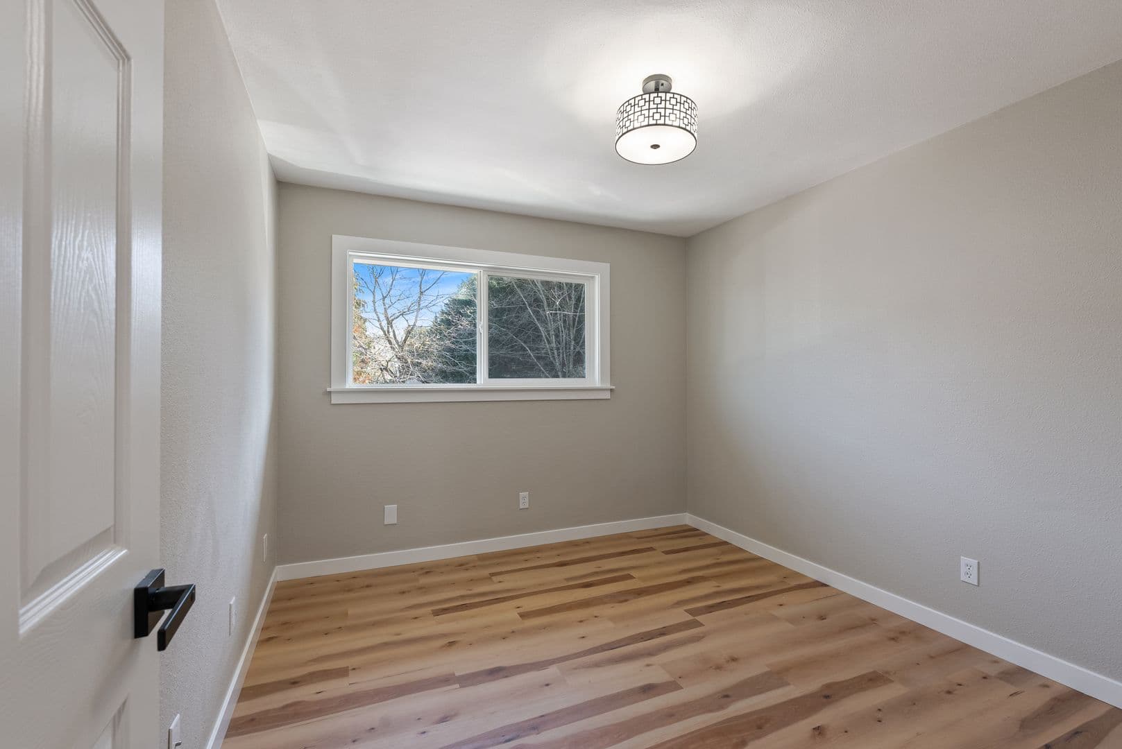 Portland Apartment: 12800 NE Sandy Blvd
