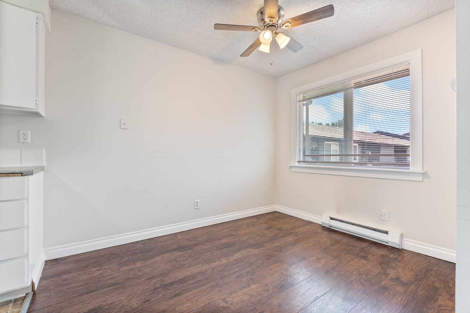 Portland Apartment: 12800 NE Sandy Blvd