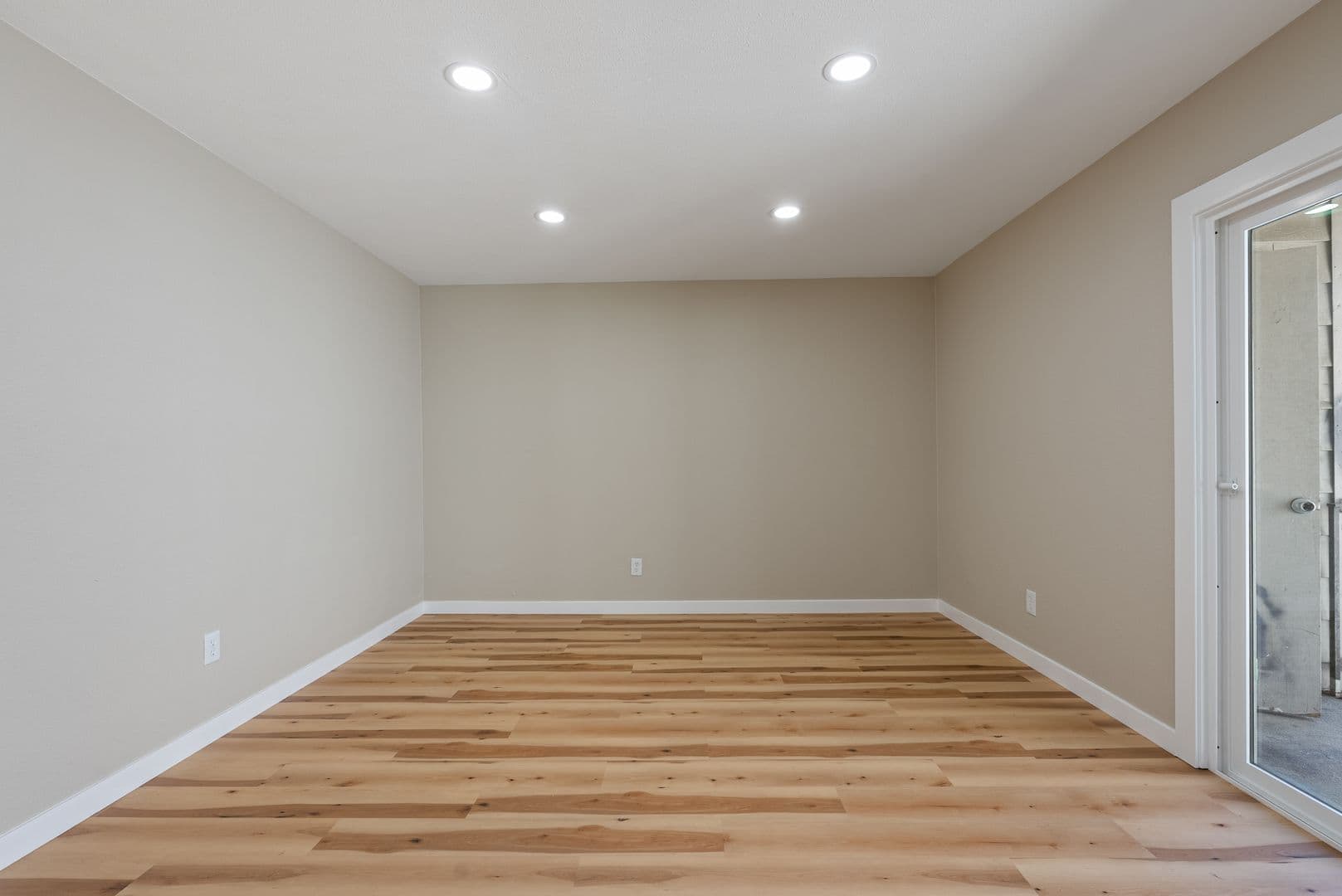 Portland Apartment: 12800 NE Sandy Blvd