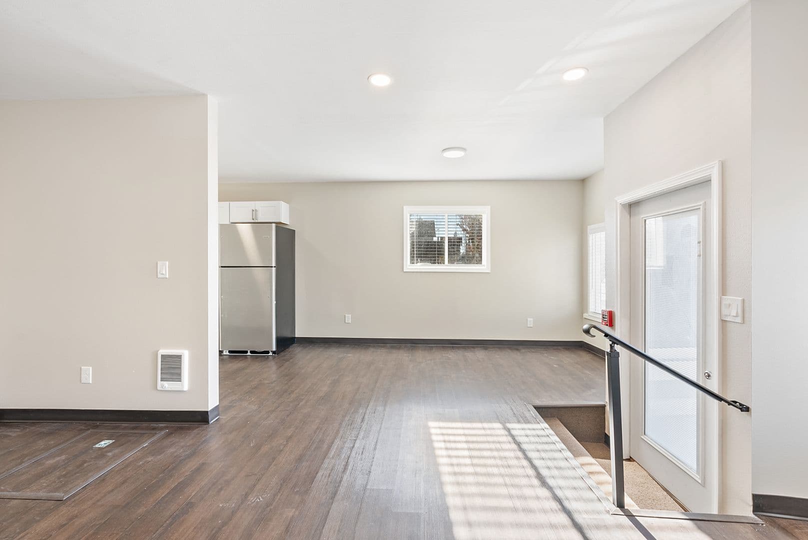 Molalla Apartment: 123 S. Molalla Ave.