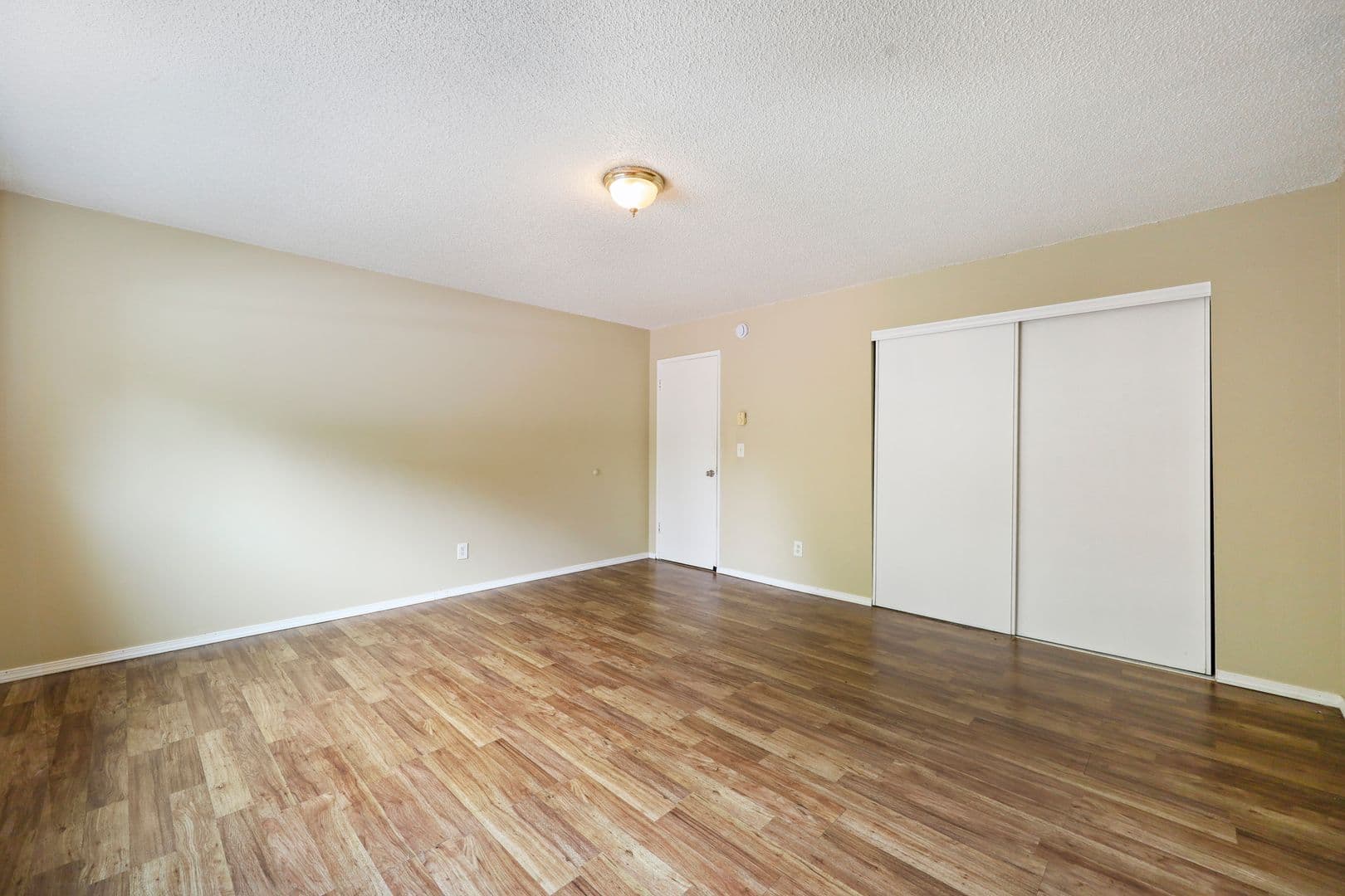 Portland Apartment: 12800 NE Sandy Blvd