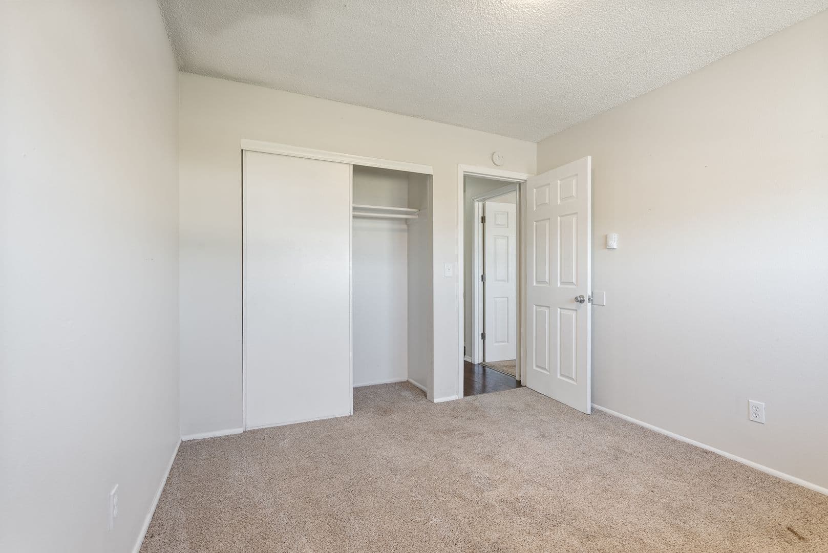Portland Apartment: 12800 NE Sandy Blvd