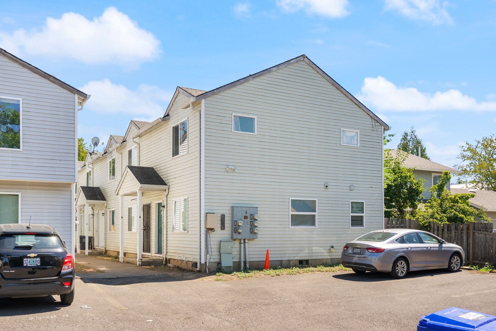 Portland Townhome: 2338 SE 89th Ave