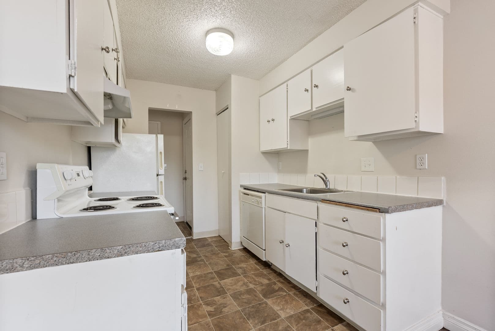 Portland Apartment: 12800 NE Sandy Blvd