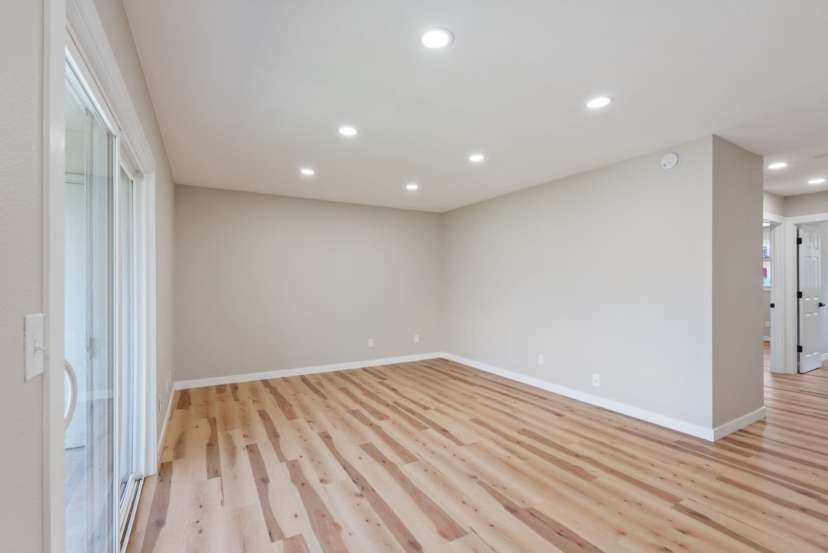 Portland Apartment: 12800 NE Sandy Blvd