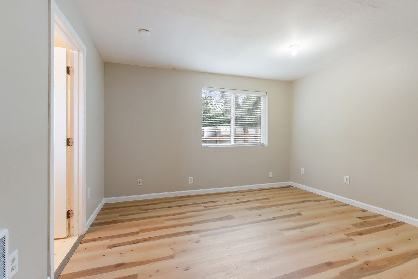 Portland Apartment: 6026-6036 NE Ainsworth St