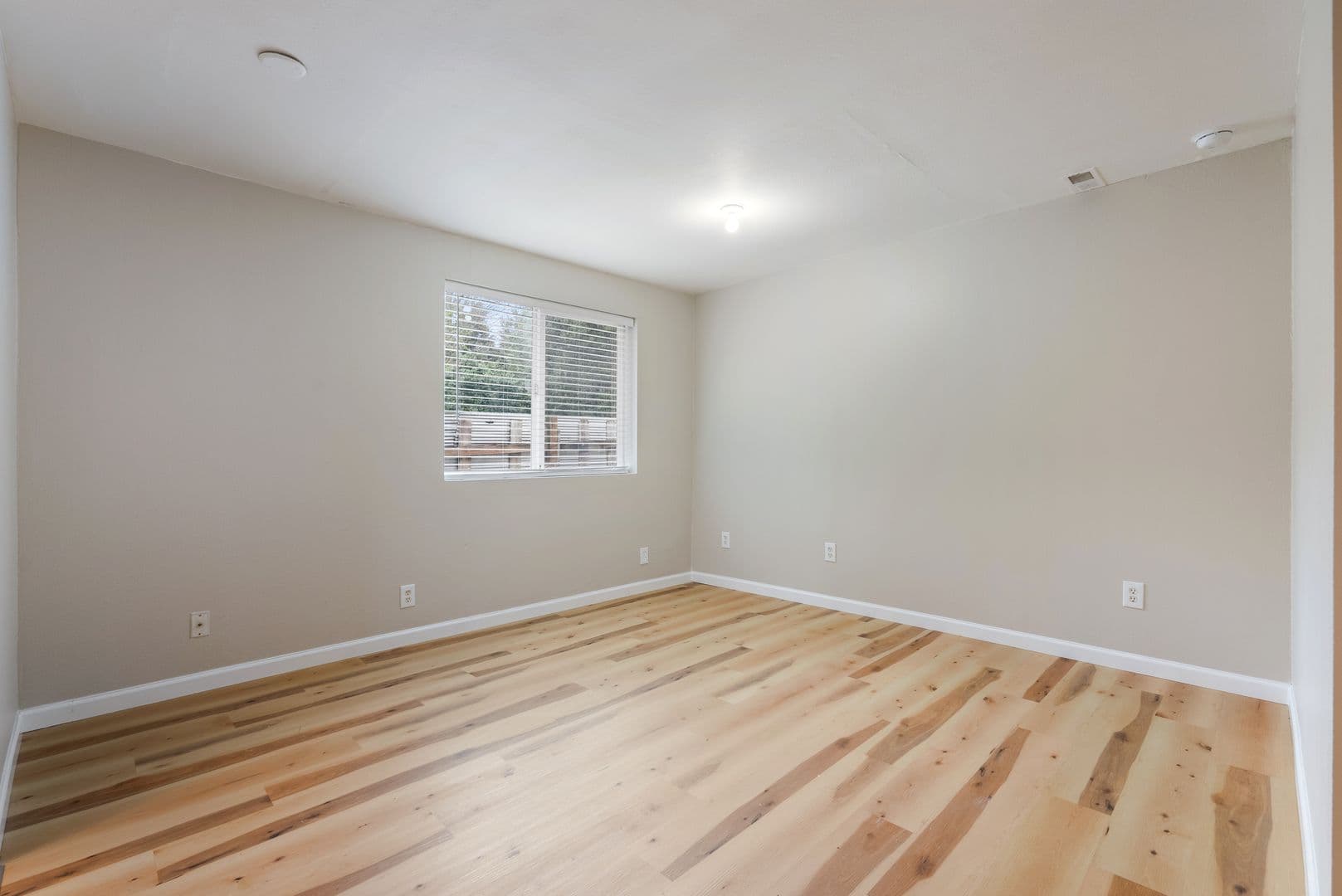 Portland Apartment: 6026-6036 NE Ainsworth St