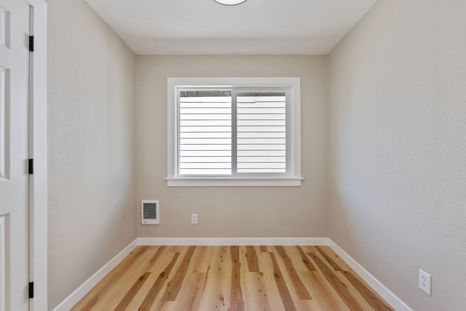 Portland Apartment: 12800 NE Sandy Blvd