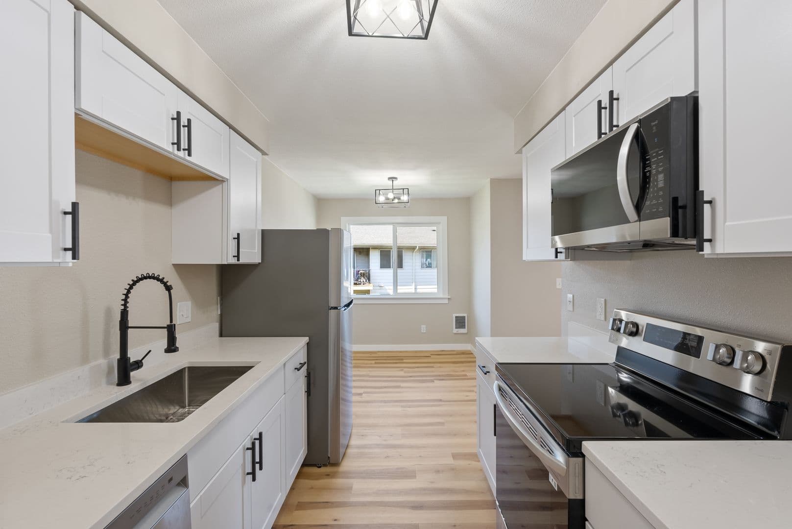 Portland Apartment: 12800 NE Sandy Blvd