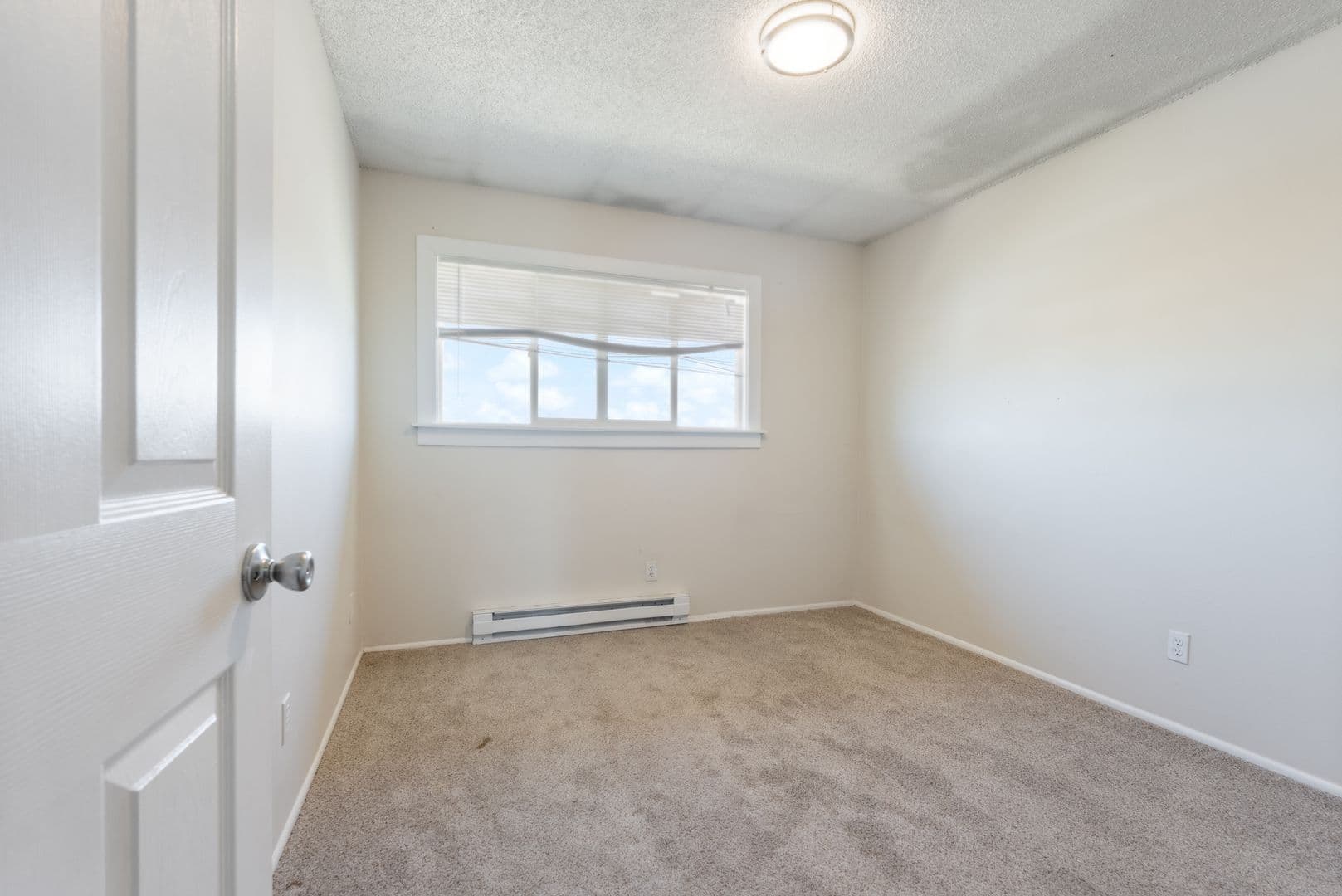 Portland Apartment: 12800 NE Sandy Blvd