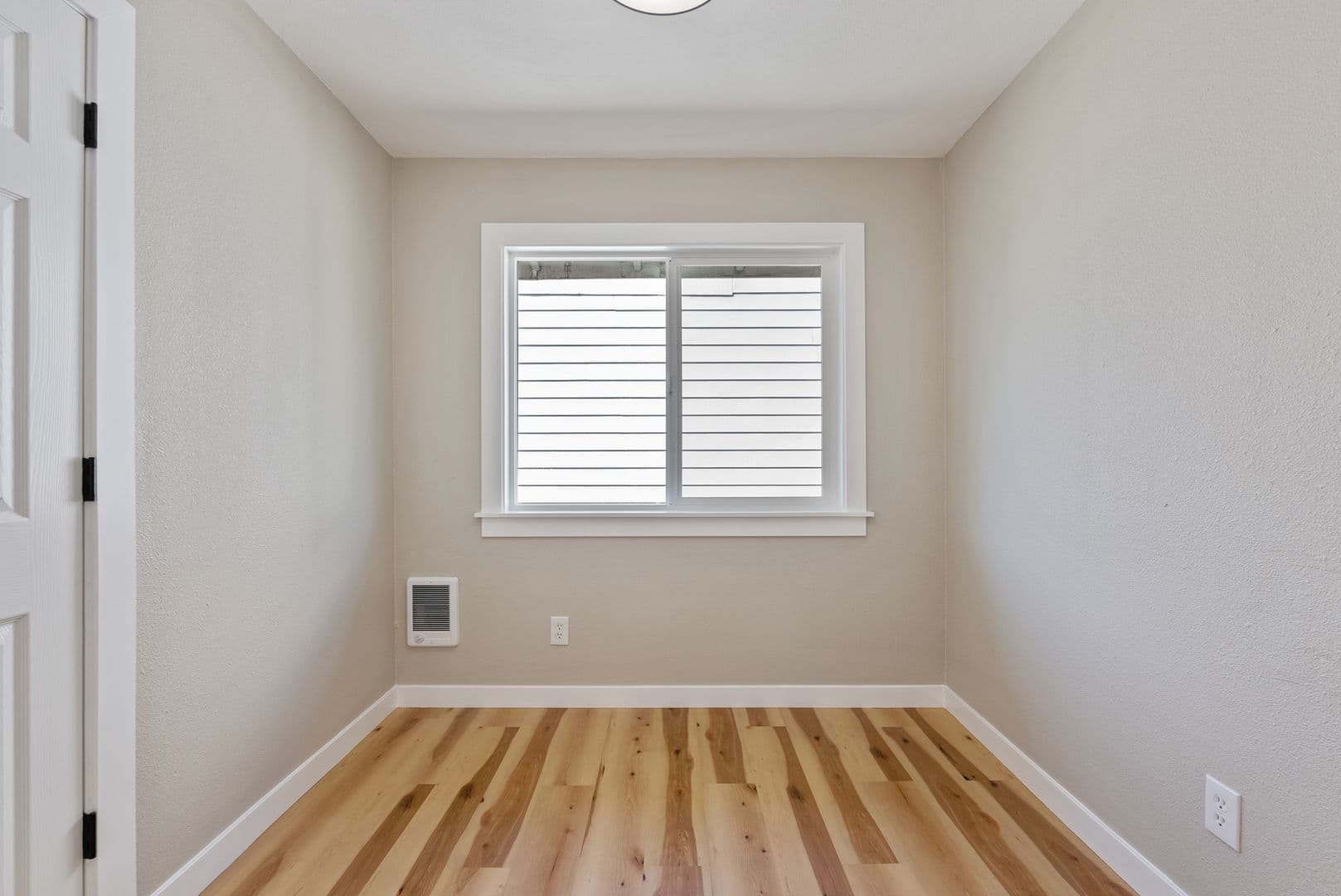 Portland Apartment: 12800 NE Sandy Blvd