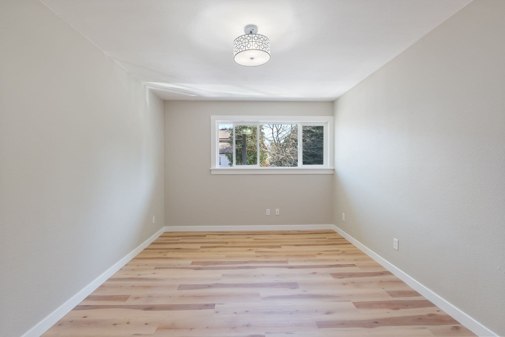 Portland Apartment: 12800 NE Sandy Blvd